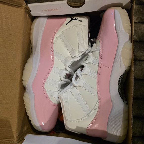 Jordan Sneakers White and Pink Gloss - Picture 1 of 4